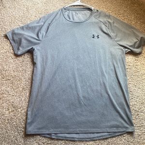 Men’s Large under armour athletic t shirt